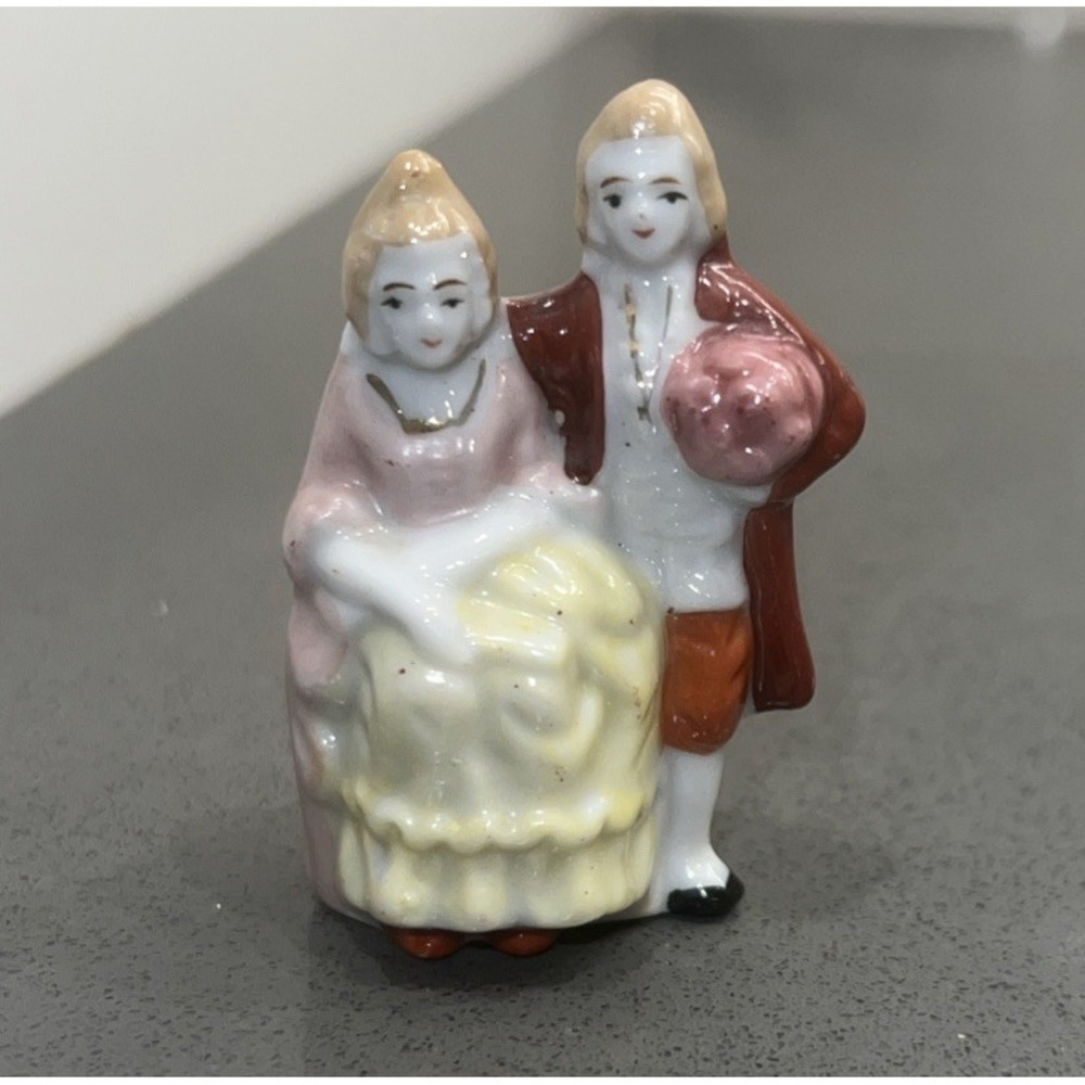 Vintage Victorian Colonial Porcelain couple Figurine Made in Occupied Japan
